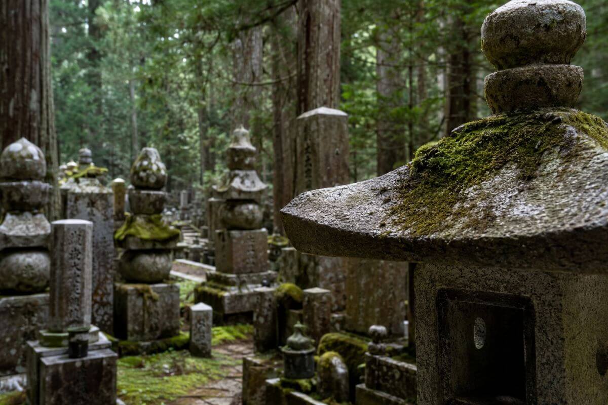 Read more about the article Top 10 Graveyards and Memorial Sites in Japan With Fascinating History