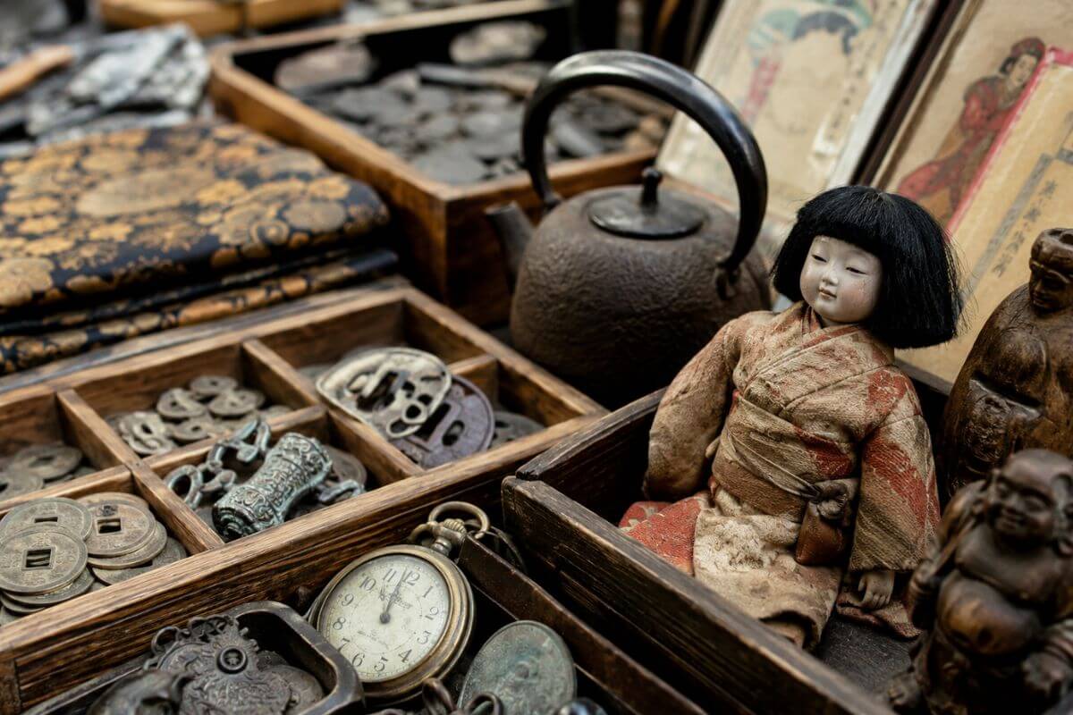 Read more about the article Top 10 Japanese Flea Markets and Antique Fairs Worth Planning a Trip Around