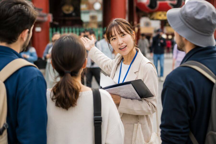 Read more about the article How to Choose and Book an English-Speaking Tour Guide in Japan