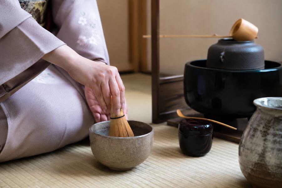 Read more about the article How to Enjoy a Japanese Tea Ceremony