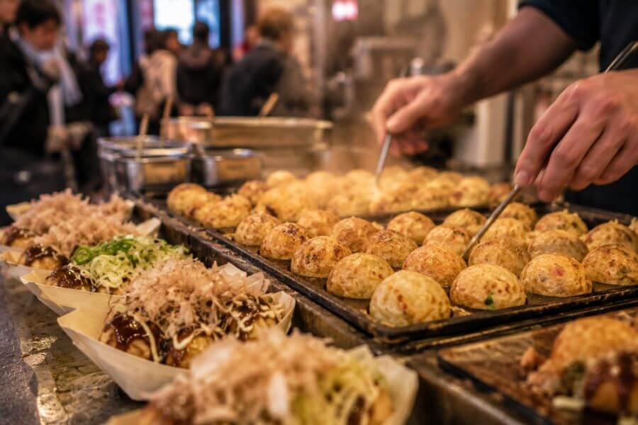 Read more about the article The Ultimate Street Food Guide to Osaka’s Dotonbori