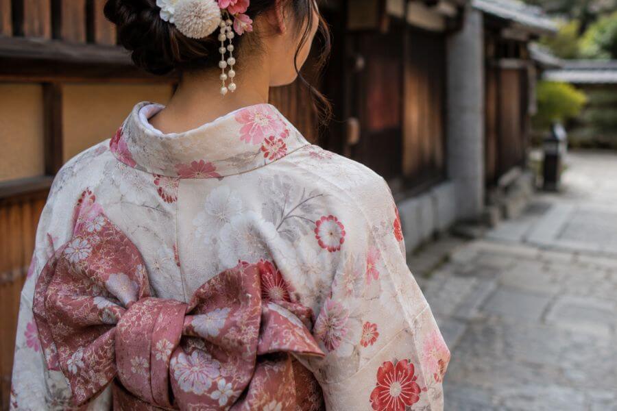 Read more about the article How to Rent a Kimono or Yukata in Kyoto Legally and Respectfully