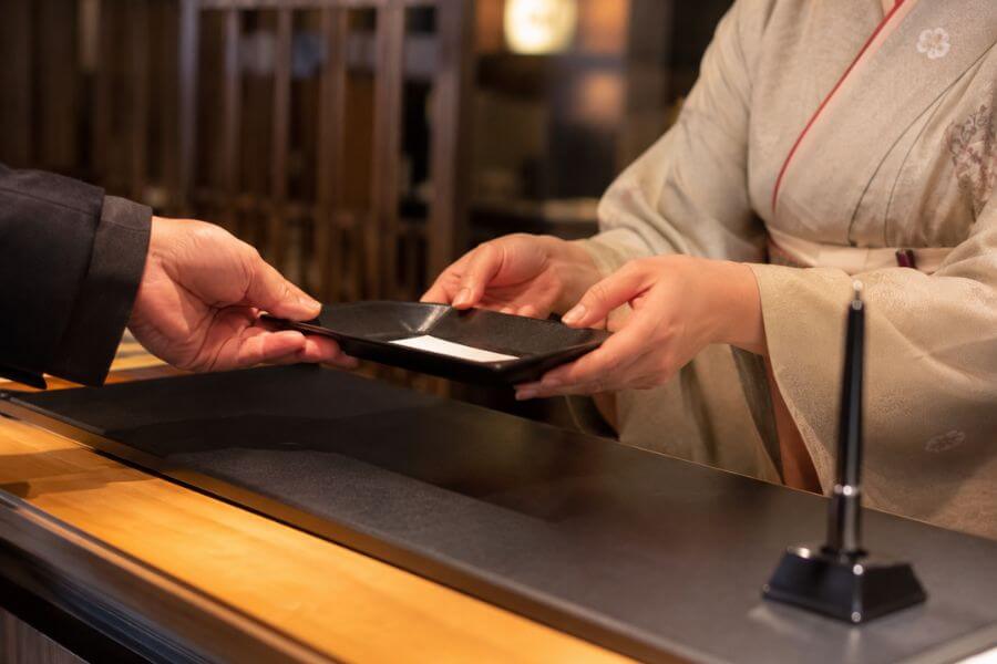 Read more about the article Understanding Japanese Tipping Culture and Customs