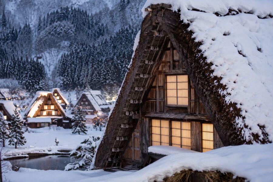 Read more about the article How to Visit the Historic Village of Shirakawa-go in Winter